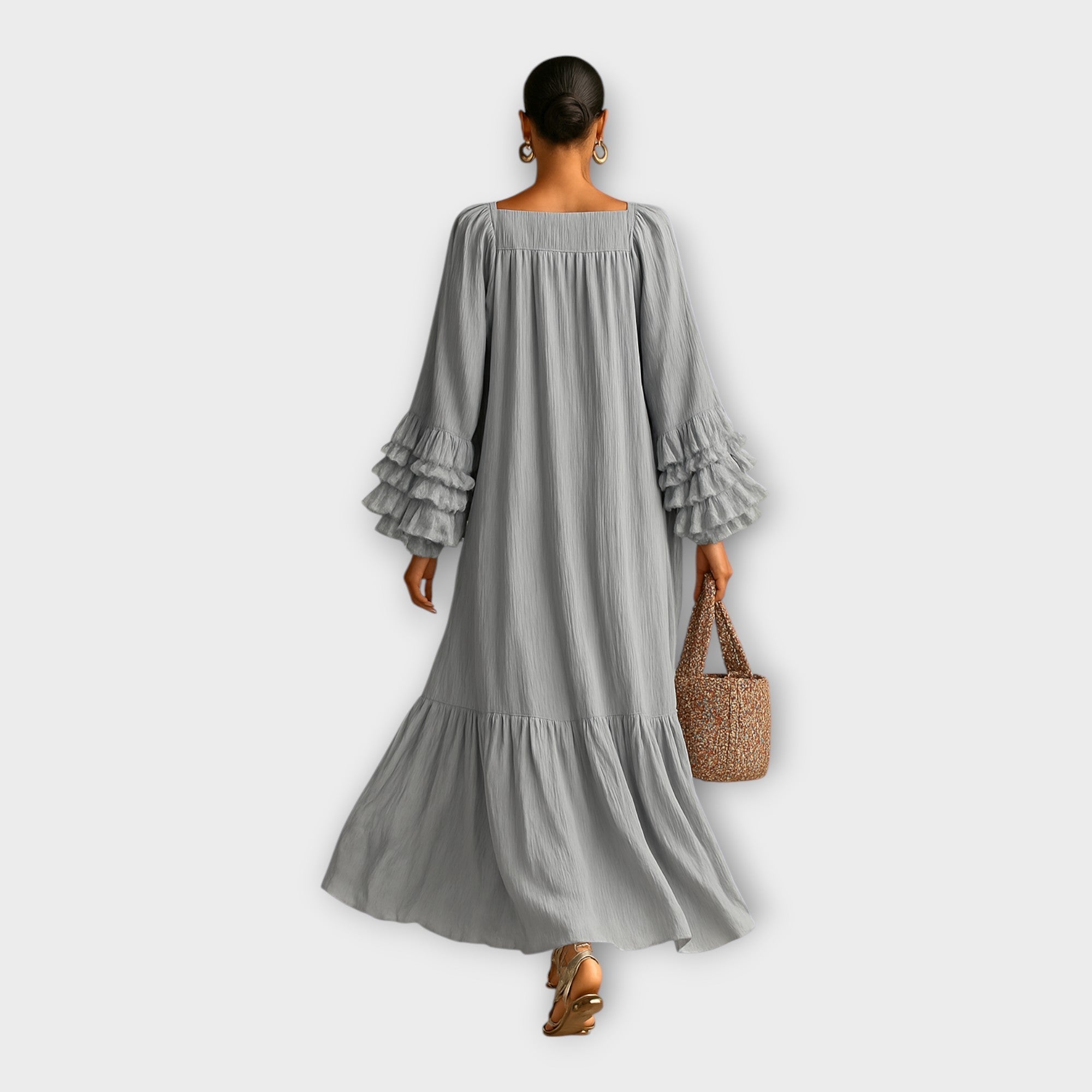 Abito lungo e arioso con dettagli eleganti