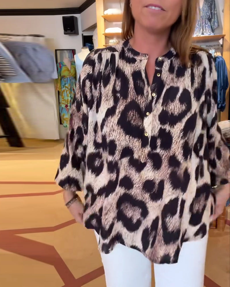 Camicetta oversize con stampa leopardata e mezza abbottonatura
