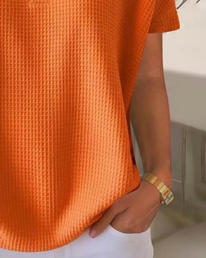T-shirt a V sbottonato casual