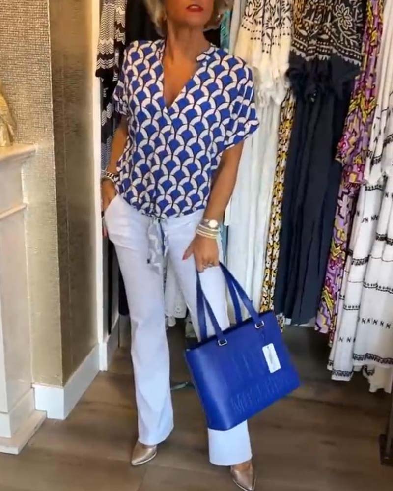 Top casual stampato a maniche corte e scollo a V