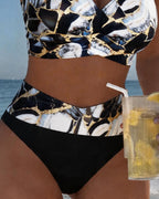 Bikini con bretelle e intagli design