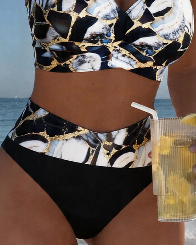 Bikini con bretelle e intagli design