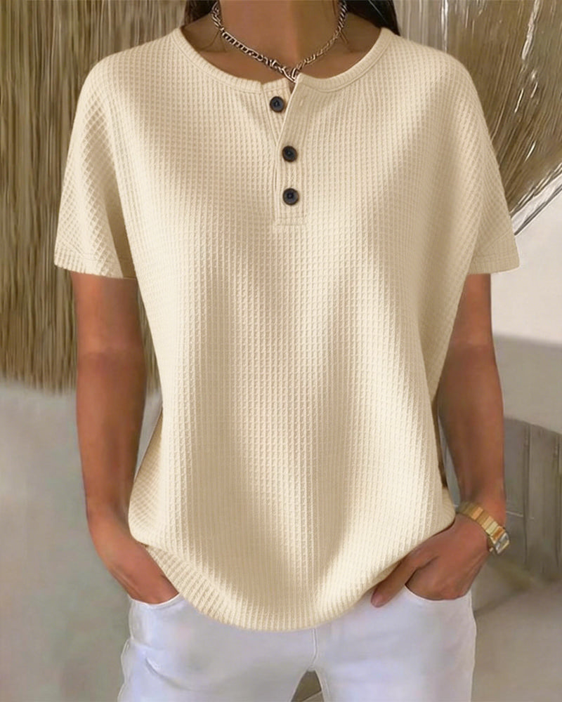 T-shirt a V sbottonato casual