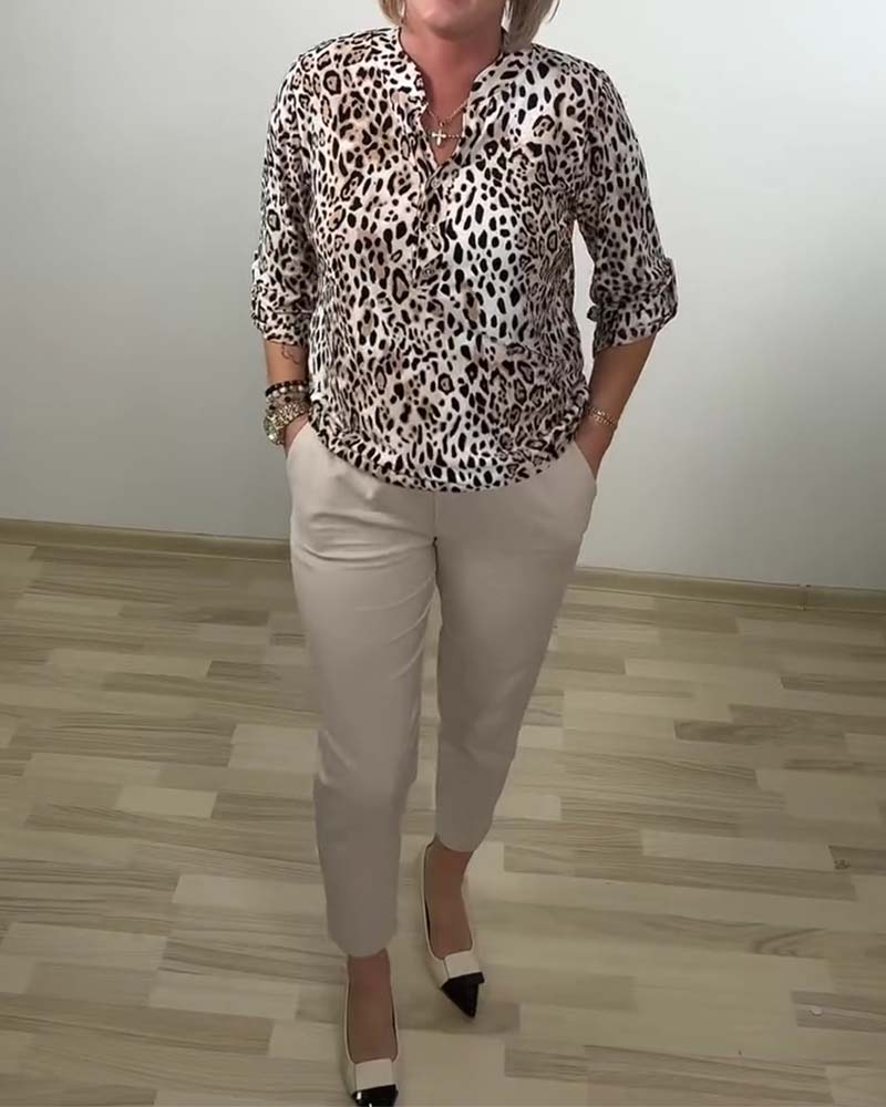 Blusa colletto Claudine fantasia leopardata