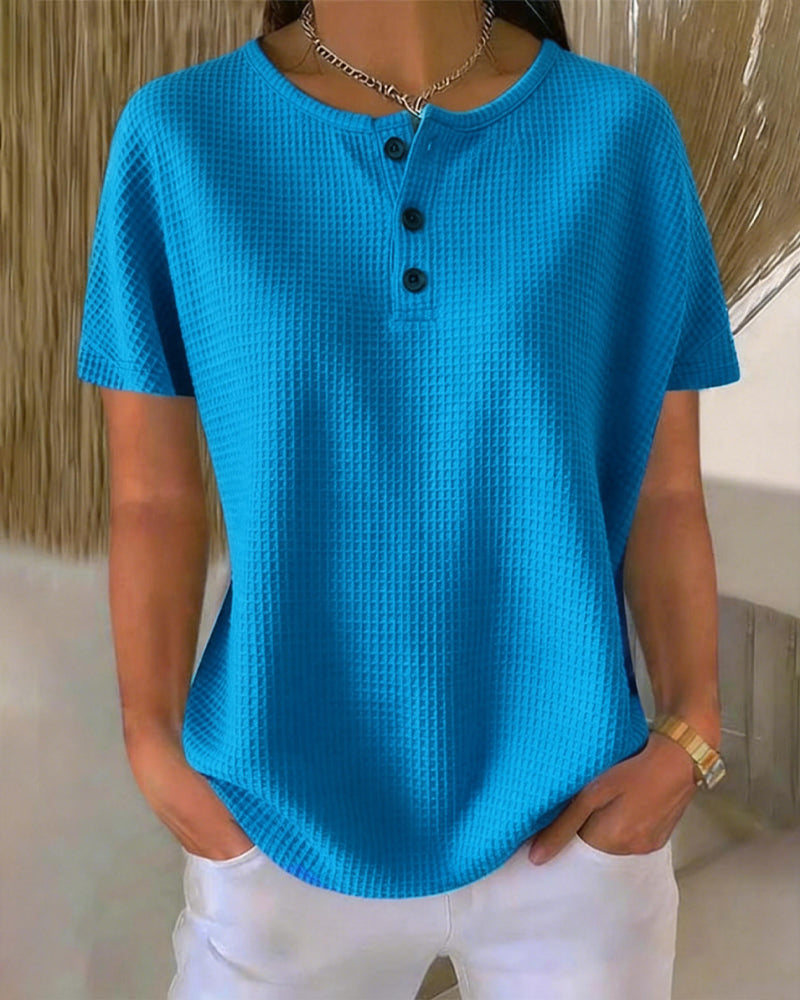 T-shirt a V sbottonato casual