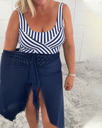 Costume da bagno intero a righe con scollo a U