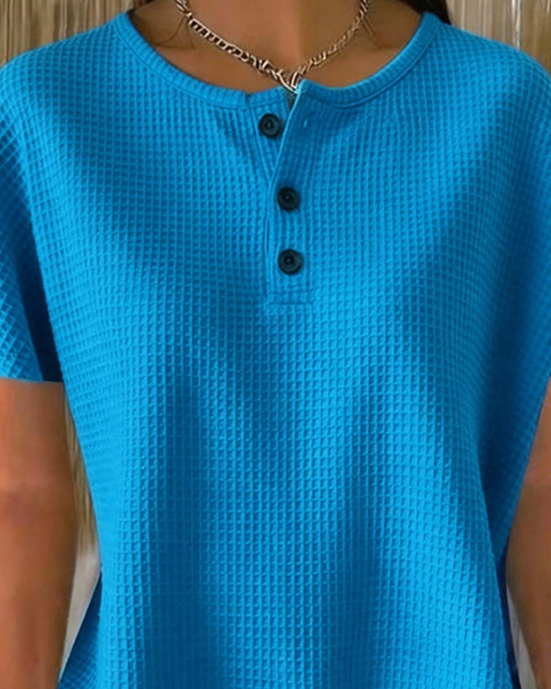 T-shirt a V sbottonato casual