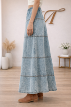 Gonna lunga in denim Lorraine con dettagli in piume