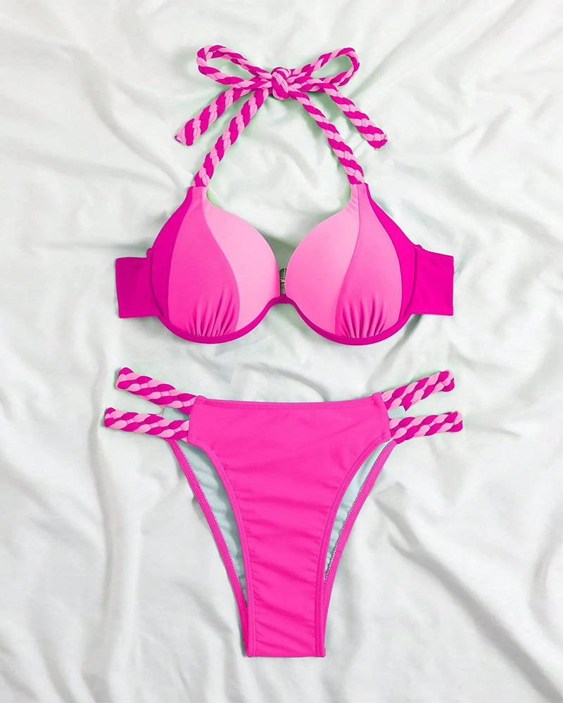 Bikini a fascia color block con scollo all'americana