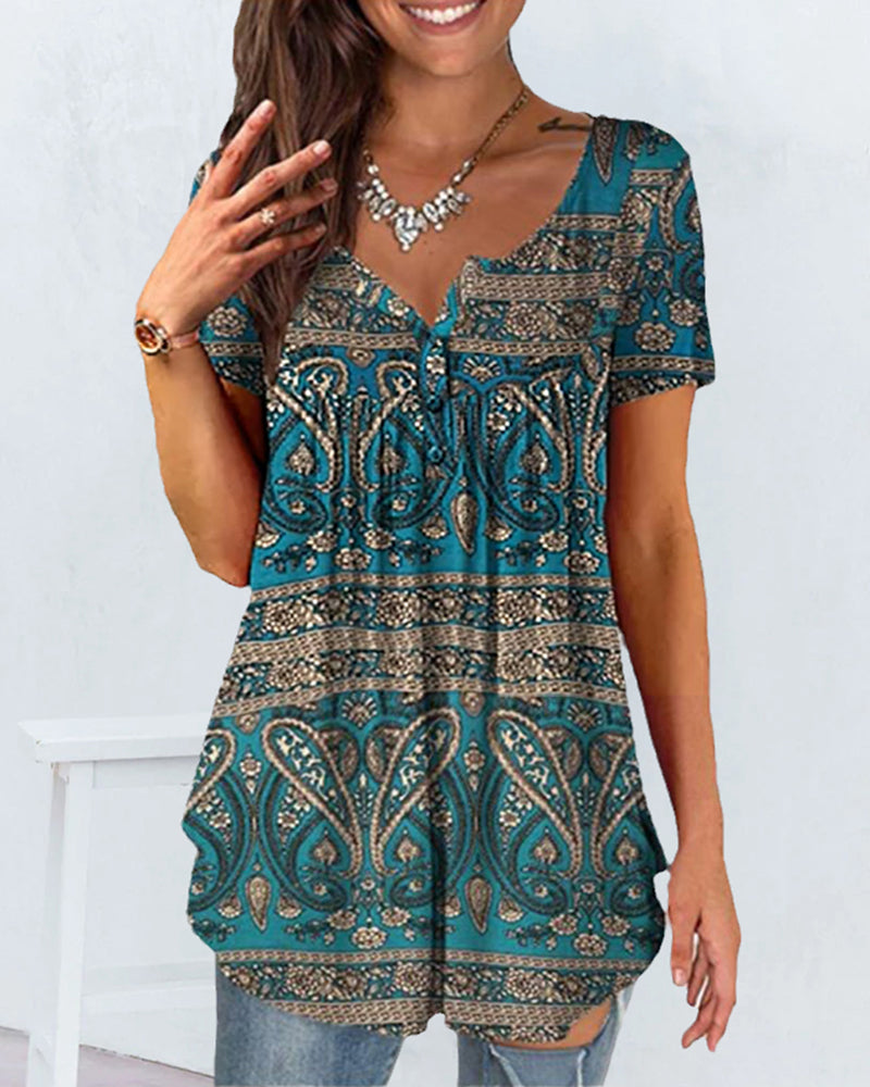T-shirt ampio a maniche corte e scollo a V