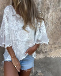 Blusa con maniche a farfalla, scollo rotondo e ricamo