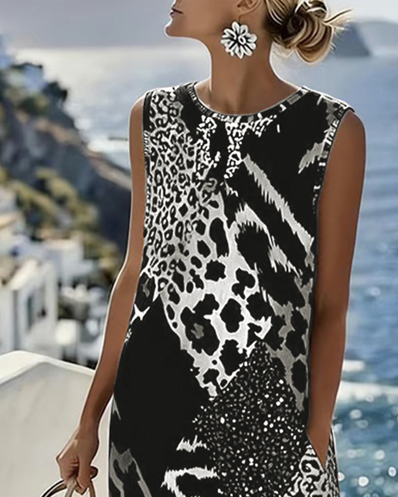 Vestito lungo senza maniche con stampa leopardata patchwork