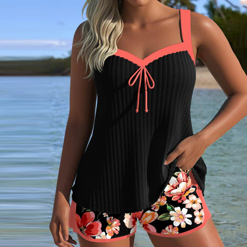 Tankini con scollo a V stampato con pantaloncino sportivo