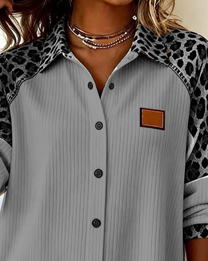 Camicia con colletto a revers, abbottonata, stampa leopardata