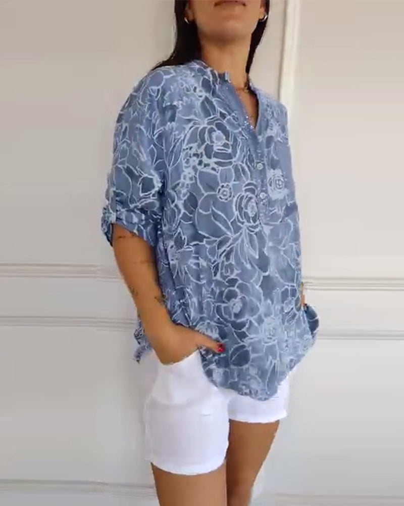 Camicetta con scollo a V abbottonata e stampata