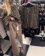 Camicetta alla moda con stampa leopardata monospalla