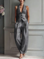 Completo da donna due pezzi con scollo a V e bottoni