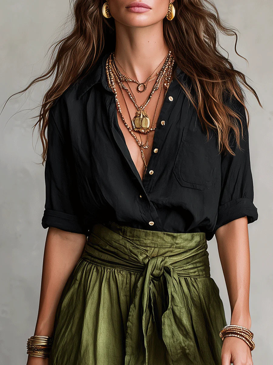 Vera – Completo due pezzi: maglietta nera e gonna midi verde oliva