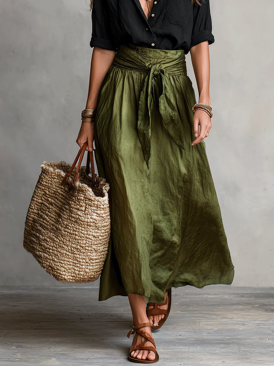 Vera – Completo due pezzi: maglietta nera e gonna midi verde oliva