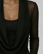 Completo in maglia a strati con collo ampio e maniche lunghe, due pezzi