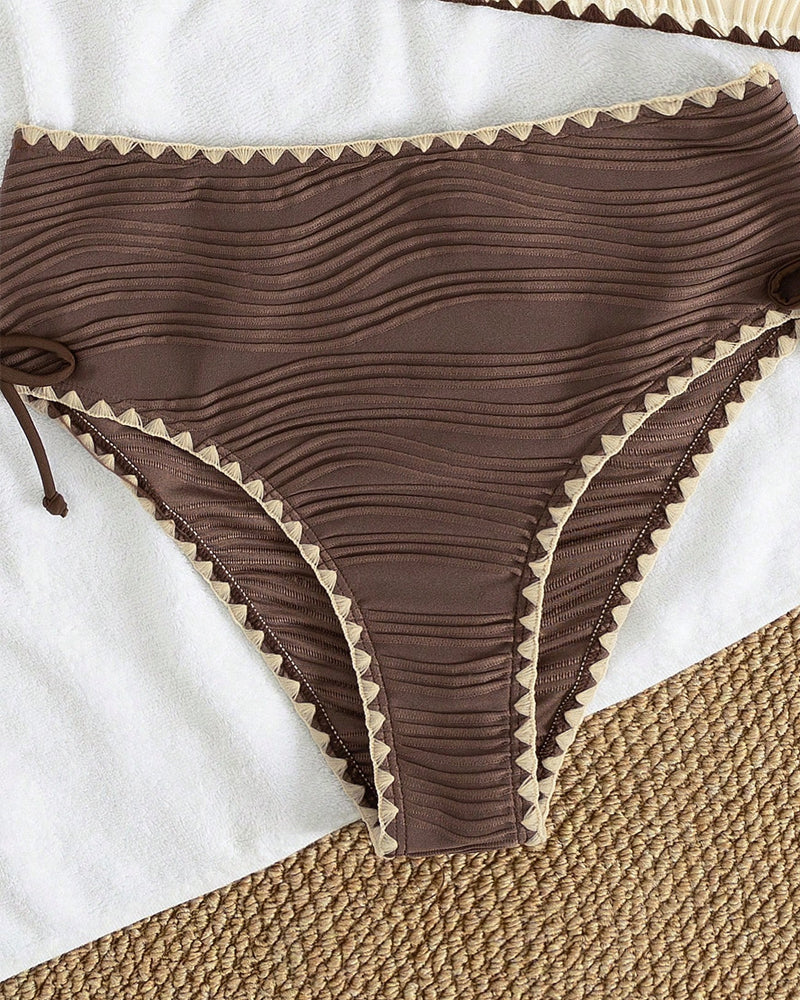 Completo bikini a due pezzi con scollo all'americana e design a colori a contrasto