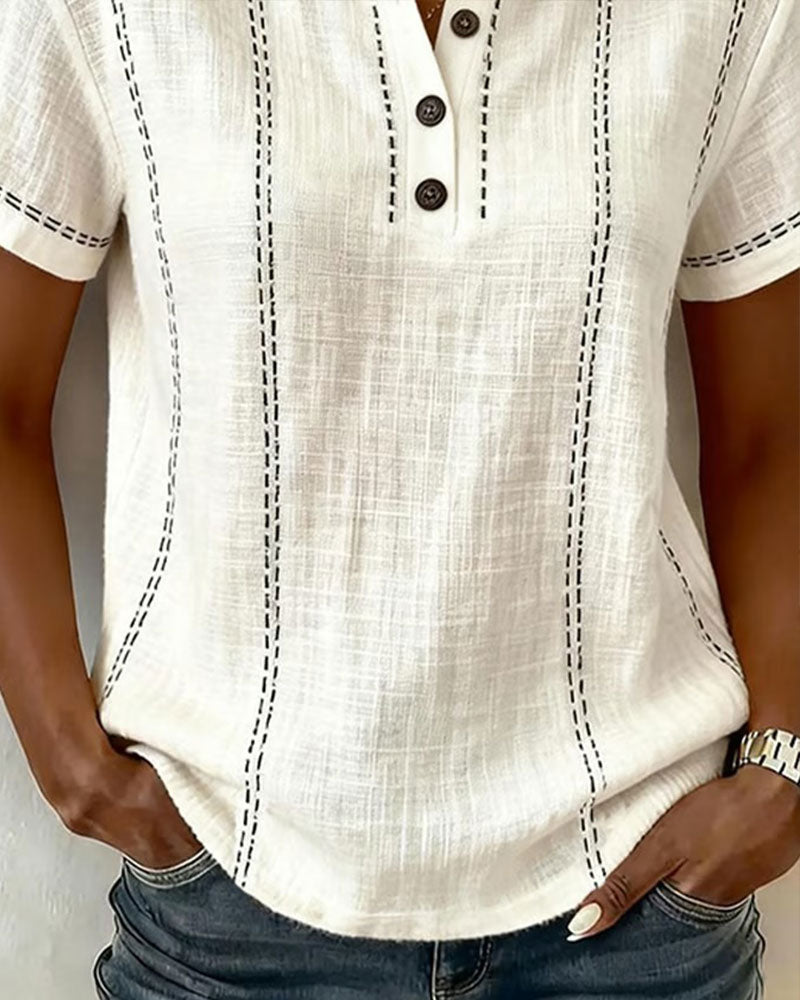 T-shirt casual con scollo a V e bottoni