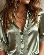 Camicia in raso con colletto a risvolto e finiture in pizzo