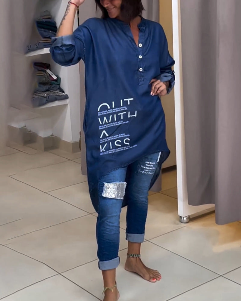 Camicia abbottonata asimmetrica con stampa di lettere