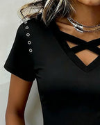 T-shirt slim con scollo a incrocio e intagli