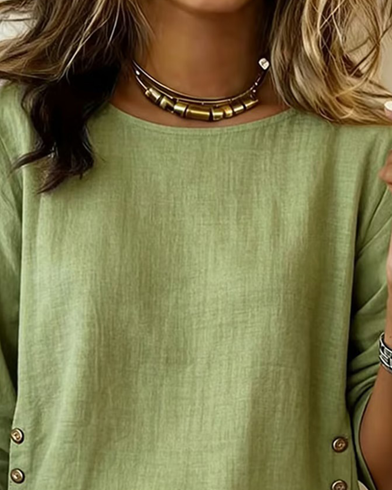 Top casual con scollo rotondo e bottone decorativo