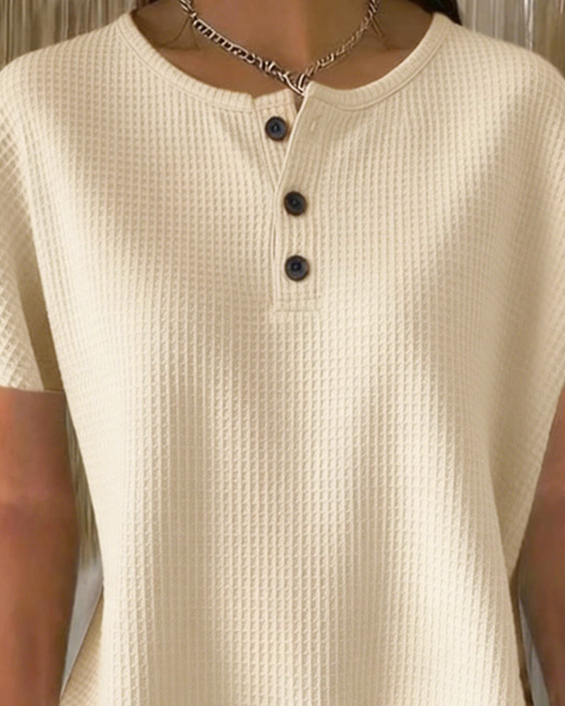 T-shirt a V sbottonato casual