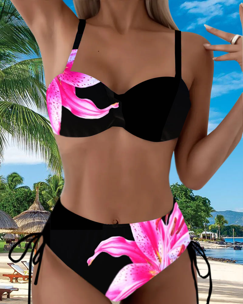 Bikini a triangolo con laccetti e stampa floreale