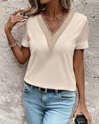 T-shirt scollo a V in pizzo