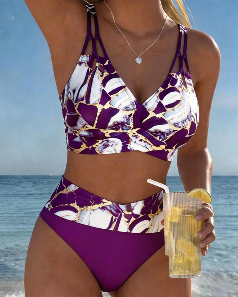 Bikini con bretelle e intagli design