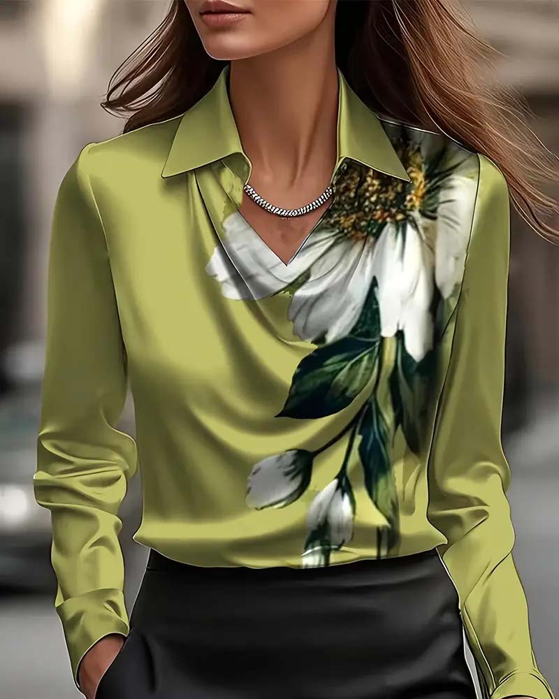 Camicia con revers, spalla destra stampata