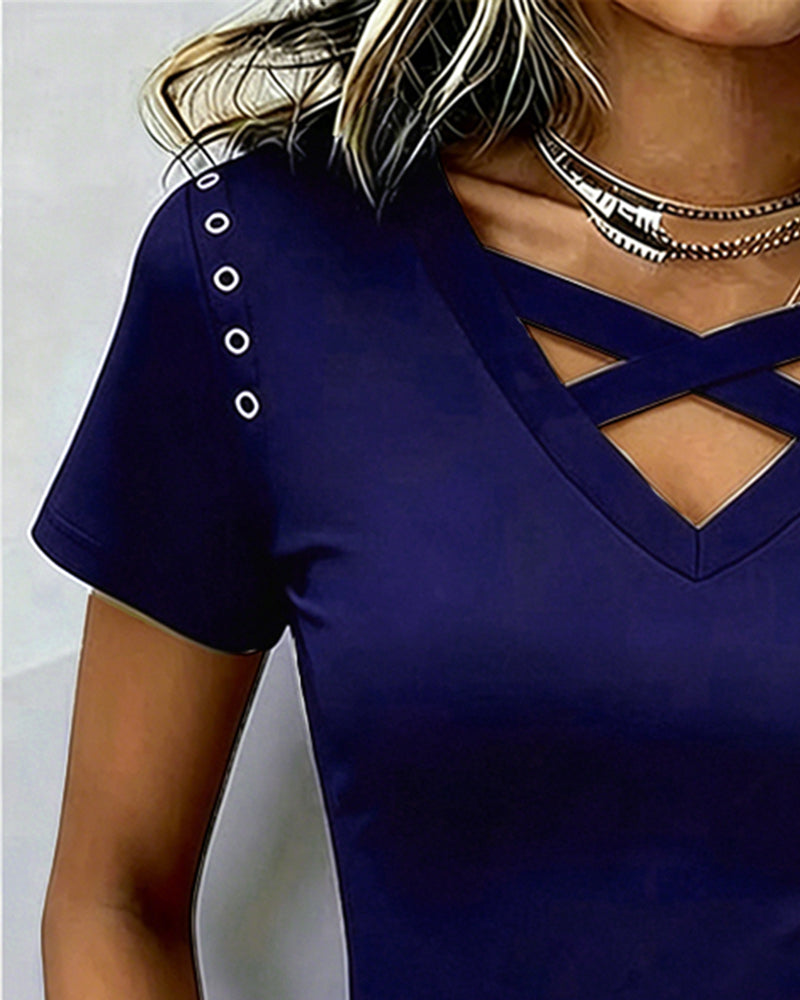 T-shirt slim con scollo a incrocio e intagli
