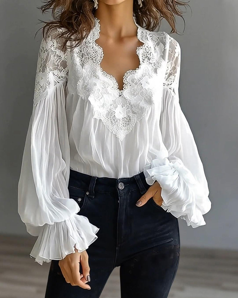 Camicetta in pizzo patchwork con scollo a V