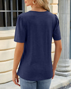 T-shirt scollato a U arricciato a tinta unita