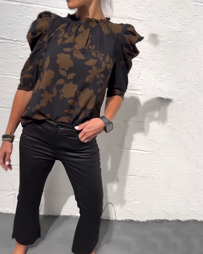 Camicia con maniche a sbuffo e volant