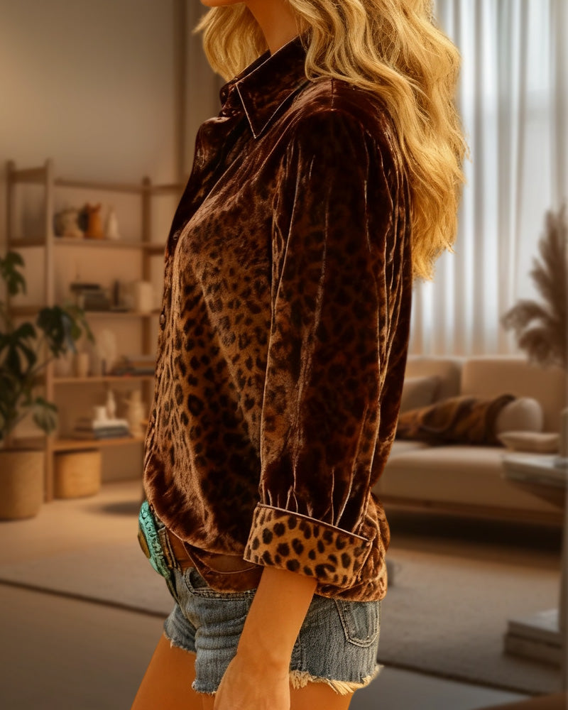 Camicia con colletto a risvolto e stampa leopardata di tendenza