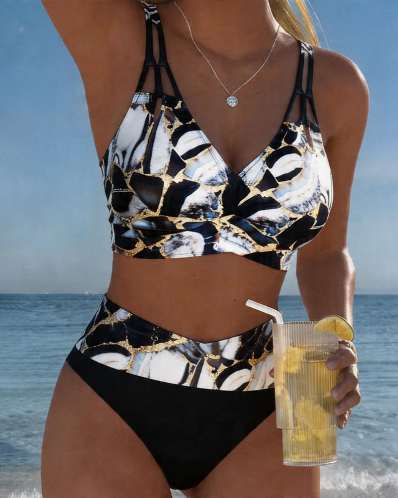 Bikini con bretelle e intagli design