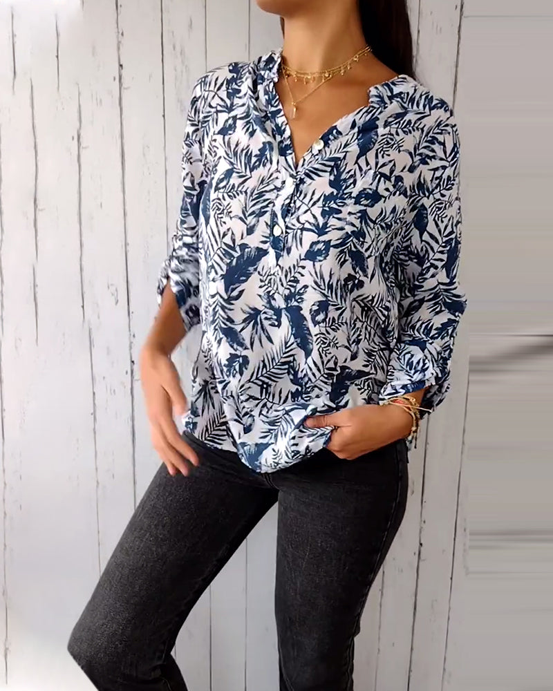 Blusa casual abbottonata con stampa a foglie, scollo a V e maniche a tre quarti