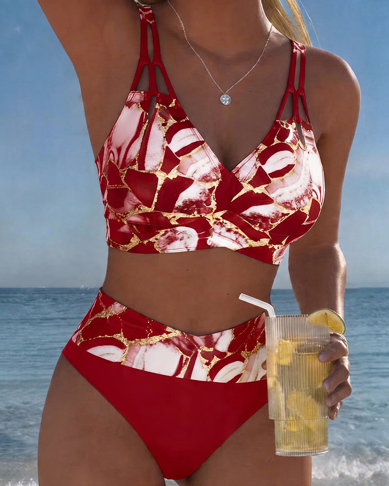 Bikini con bretelle e intagli design