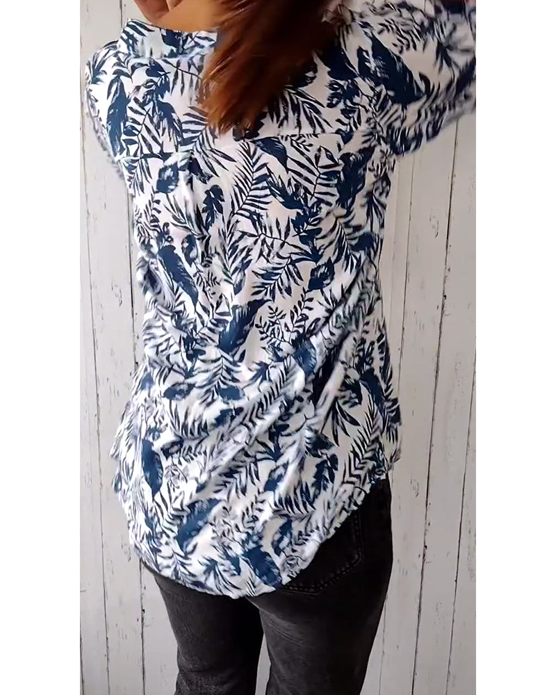 Blusa casual abbottonata con stampa a foglie, scollo a V e maniche a tre quarti