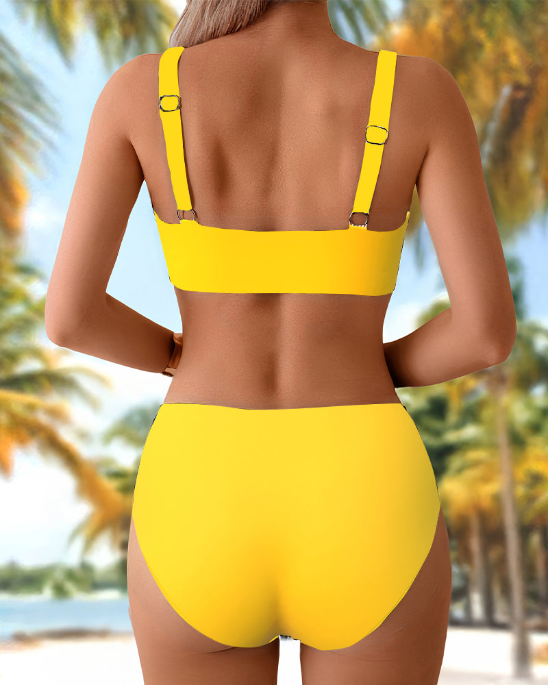 Bikini alla moda e dinamico