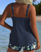 Tankini a righe a due pezzi con pantaloncini da spiaggia