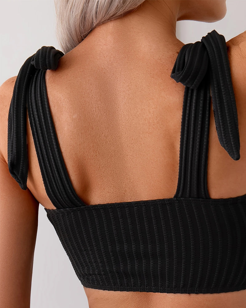 Bikini a triangolo tinta unita con spalline annodabili
