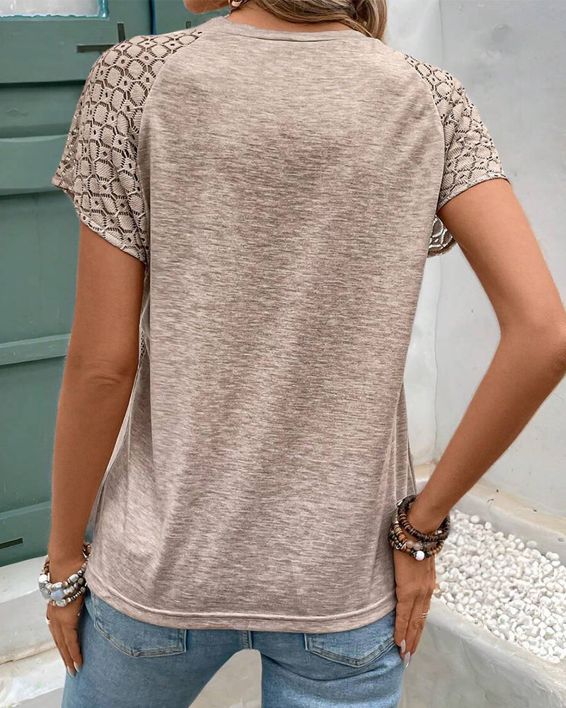 T-shirt tinta unita scollato a girocollo slim