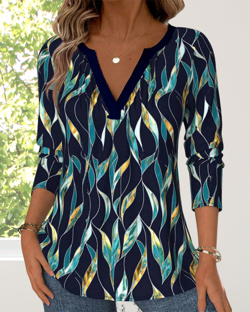 T-shirt casual con stampa foglie e scollo a V