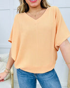 T-shirt multicolore scollo a V ampia